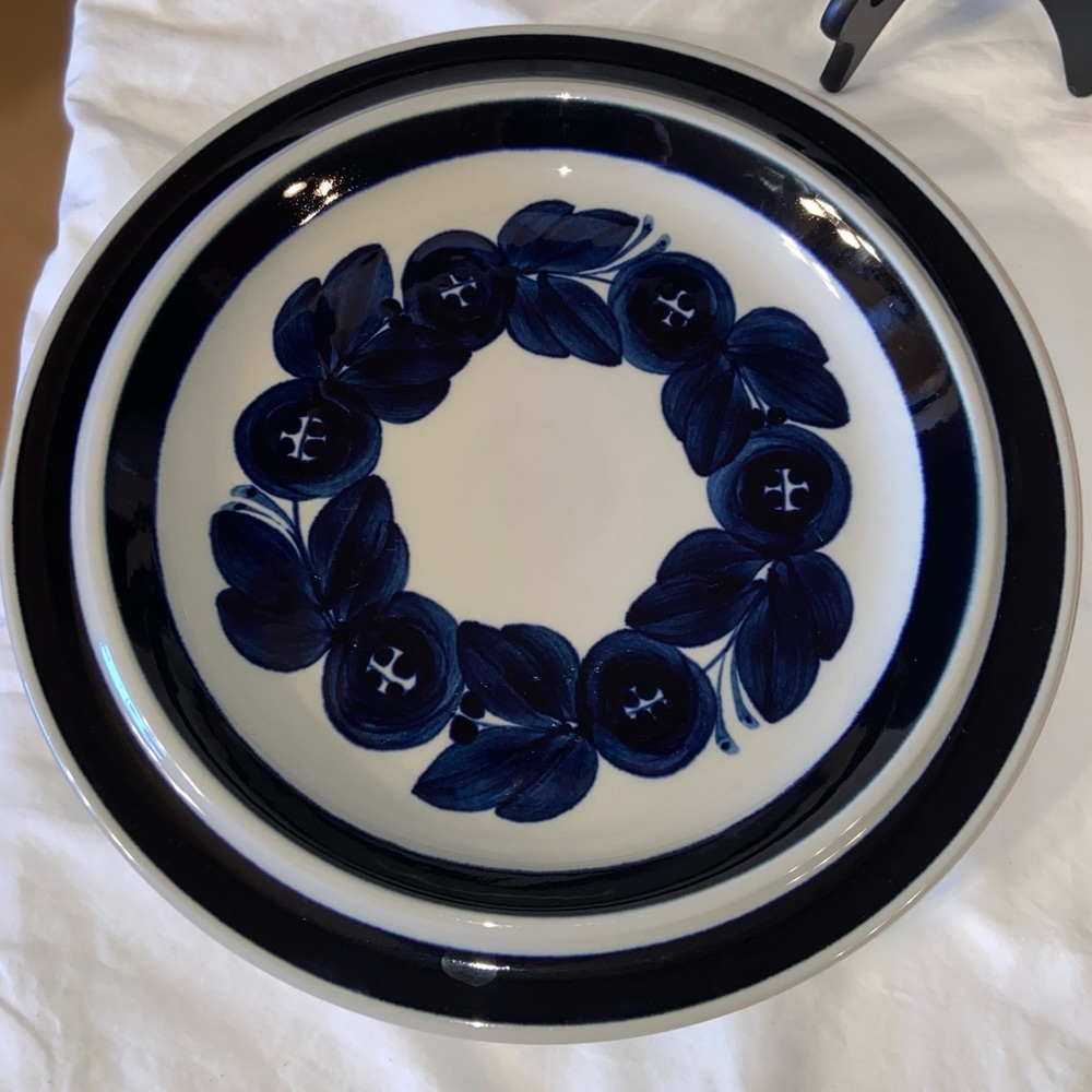 RARE Vintage Arabia Finland Anemone chop plate 13” Platter